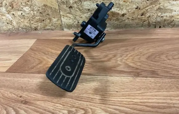 Nissan Note (E11) Accelerator throttle pedal 18002AX70B 0912C 00391