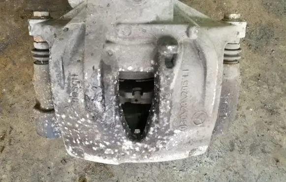 Mercedes-Benz E W211 Front brake caliper