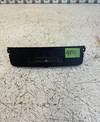 Mercedes-Benz Vito Viano W447 Hazard light switch 4479050051 679050051 124500