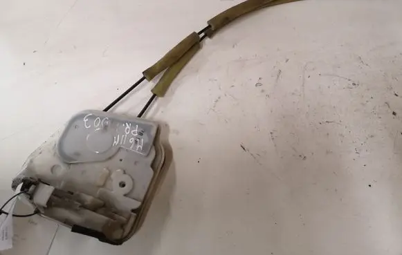 Mazda 6 Front door lock A0345