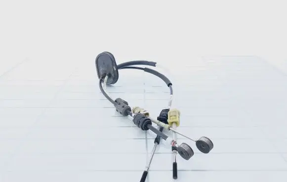 Opel Insignia A Gear shift cable linkage 55560992