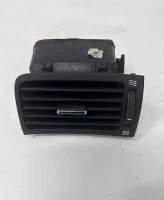 Toyota Avensis T250 Dashboard side air vent grill/cover trim