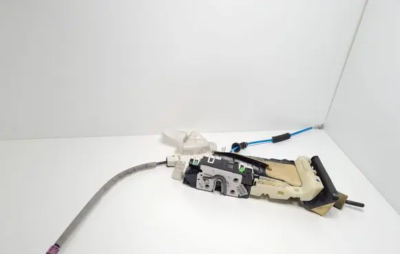 Mercedes-Benz E W212 Front door lock A2047201535