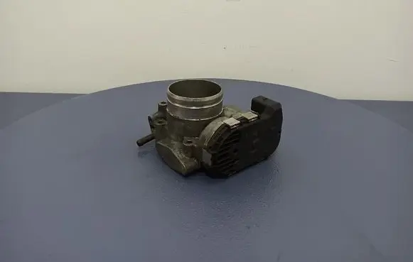 Volkswagen PASSAT B5.5 Throttle body valve 06B133062H