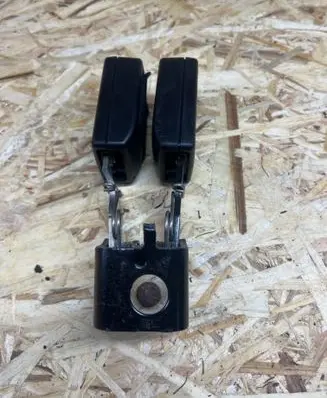 Mercedes-Benz E W211 Rear seatbelt buckle A2118603869 305396400