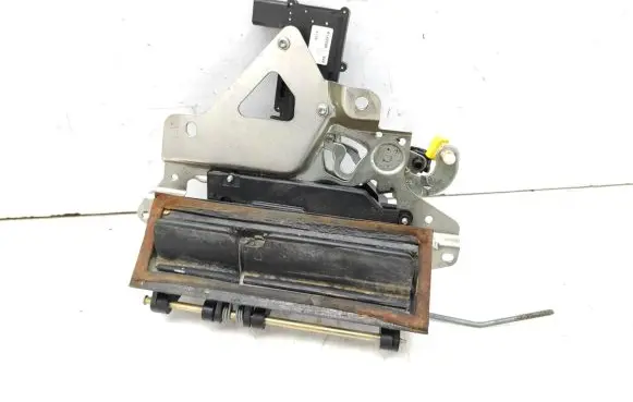 Mazda Tribute Tailgate/trunk/boot exterior handle 5L847843400DJCW