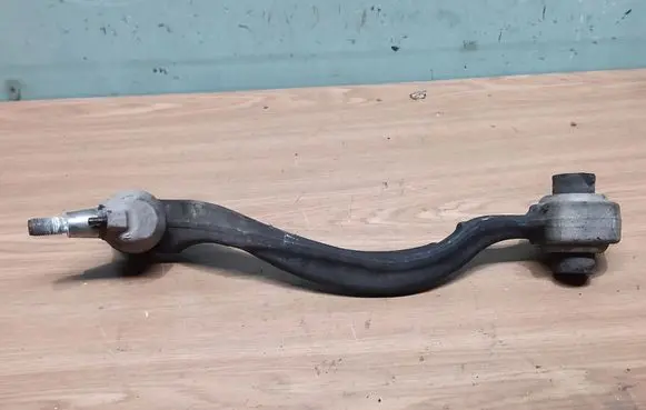 Mercedes-Benz E W212 Front lower control arm/wishbone A21204