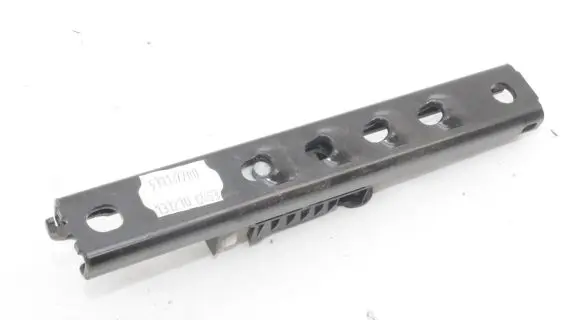 Land Rover Discovery 4 - LR4 Seat belt height adjuster 531137700