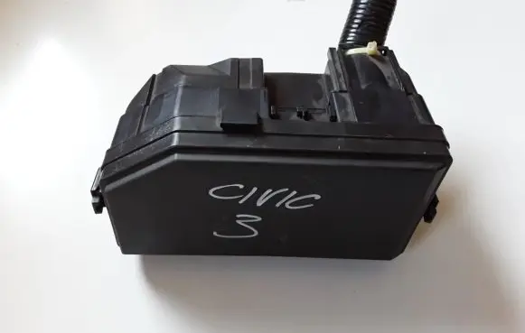 Honda Civic IX Fuse module TV2E010E0