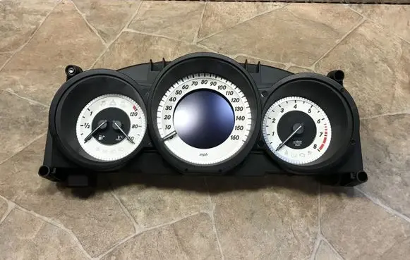 Mercedes-Benz CLS C218 X218 Speedometer (instrument cluster) A2189006904