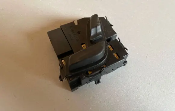 Mercedes-Benz E W212 Seat control switch A2048701858