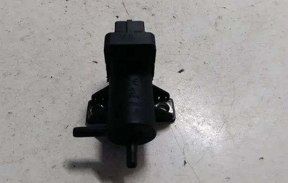 Renault Latitude (L70) Vacuum valve 8200762162