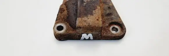 Honda FR-V Engine mounting bracket