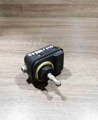 Nissan Note (E11) Headlight level adjustment motor 89028944