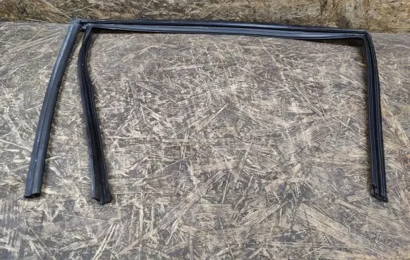 Ford Fusion Rubber seal rear door window/glass 