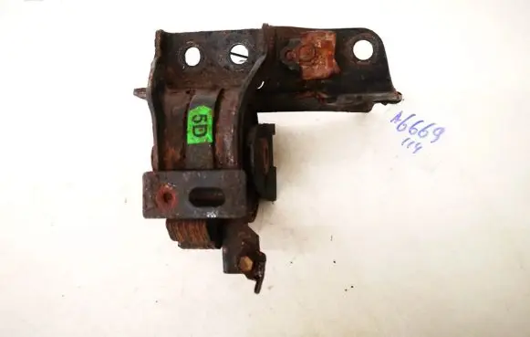 Toyota Avensis T250 Engine mount bracket