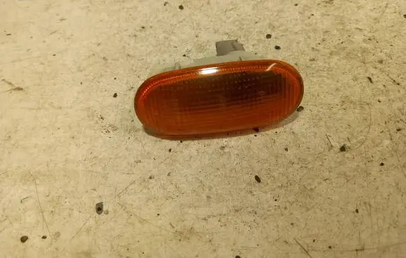 Mitsubishi Colt Front fender indicator light 0191048