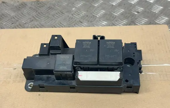 Toyota Auris E180 Relay mounting block G92Z133011