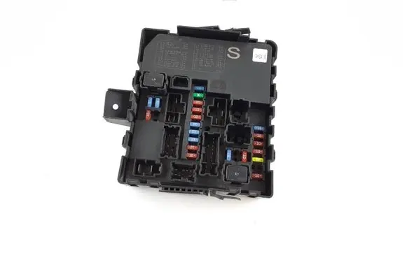 Nissan Navara D40 Fuse module 284B75X00A 524871F05 7561000292