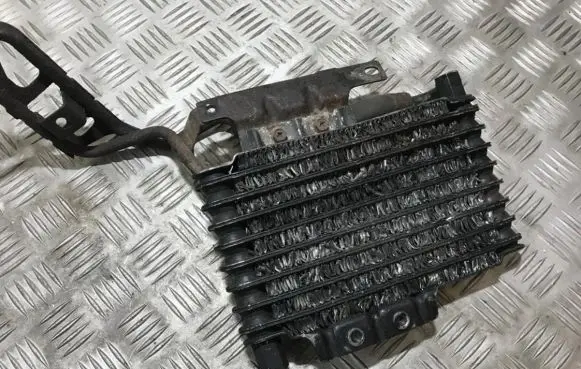 Toyota Celica T180 Engine oil radiator 0241007220 024100-7220