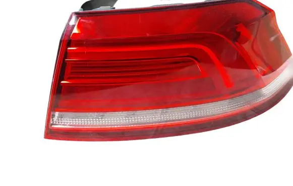 Volkswagen PASSAT B8 Rear/tail lights 195262R