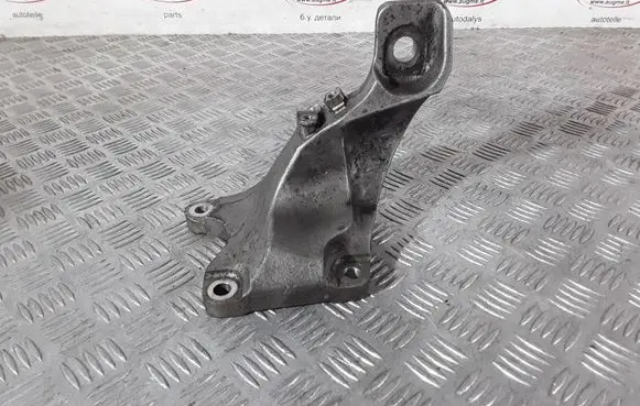 Land Rover Range Rover L322 Engine mounting bracket CPLA6037DC