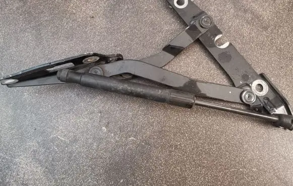 Audi A4 S4 B6 8E 8H Tailgate/trunk/boot hinge 8E5827301C
