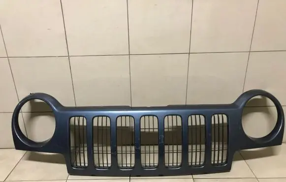 Jeep Cherokee III KJ Front grill