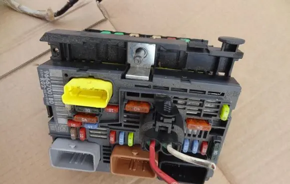 Peugeot 3008 I BSM Control unit 9666700180
