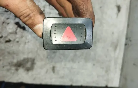 Volkswagen Golf IV Hazard light switch 1J0953235C PA66GF30J