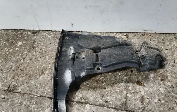 Volvo V70 Front bumper mounting bracket 08693181