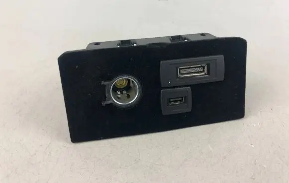 Mercedes-Benz E W212 USB socket connector A2188210311