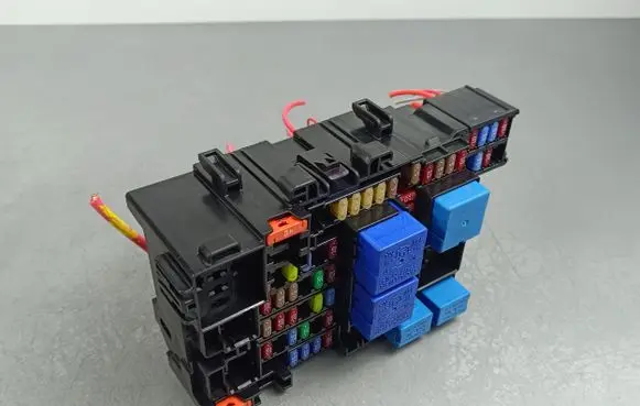 Renault Arkana Fuse module 8200351488