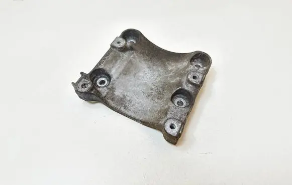 Honda CR-V A/C compressor mount bracket 