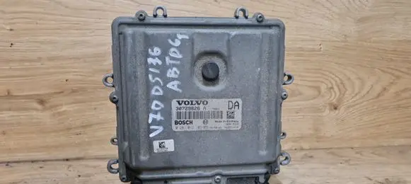 Volvo V70 Engine control unit/module 0281012103