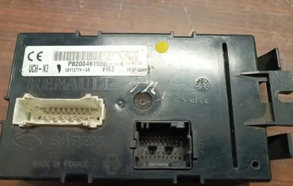 Renault Trafic II (X83) Comfort/convenience module 281127746A P8200461558 00761754