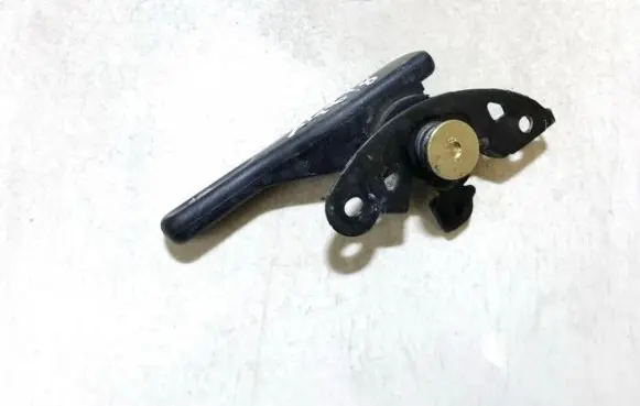 Nissan X-Trail T30 Fuel tank opening switch 