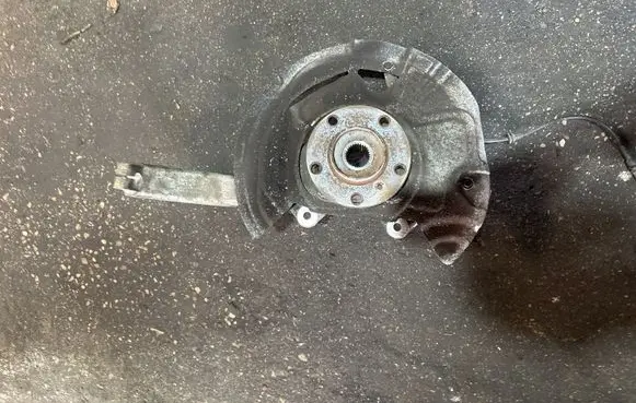 BMW X5 E70 Front wheel hub 6773784 16193510RR