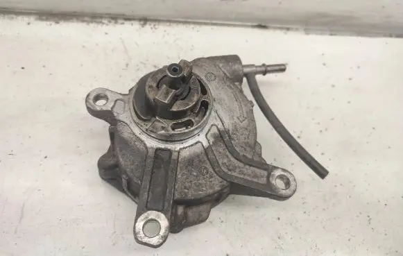 Toyota Avensis T250 Vacuum pump