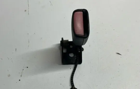 Volvo XC70 Rear seatbelt buckle 30780621