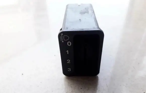 Honda HR-V Headlight level height control switch M10537