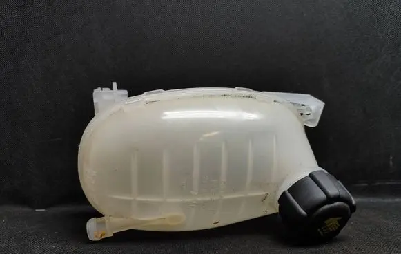 Dacia Sandero Coolant expansion tank/reservoir 217102572R