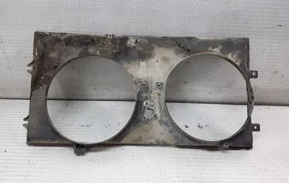 Radiator cooling fan shroud