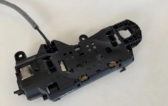 Rear door exterior handle/bracket