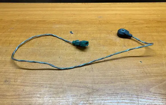Audi V8 Detonation knock sensor 0261231038 054905377A