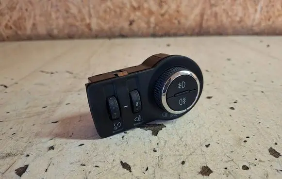 Chevrolet Cruze Light switch 13301752 151508