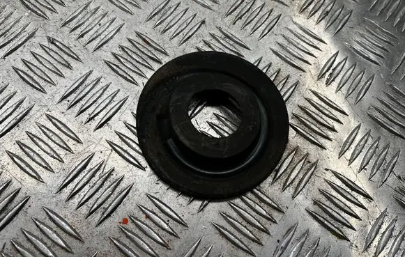 Skoda Octavia Mk2 (1Z) Front coil spring rubber mount 1K0512149B