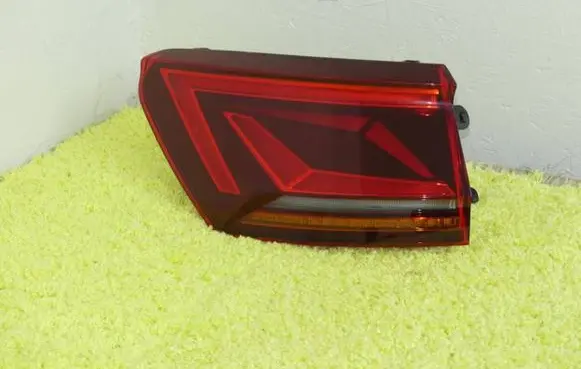 Volkswagen Touareg III Rear/tail lights 760945207A