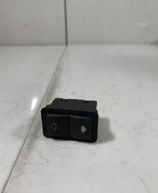 BMW 5 E39 Electric window control switch 8368974