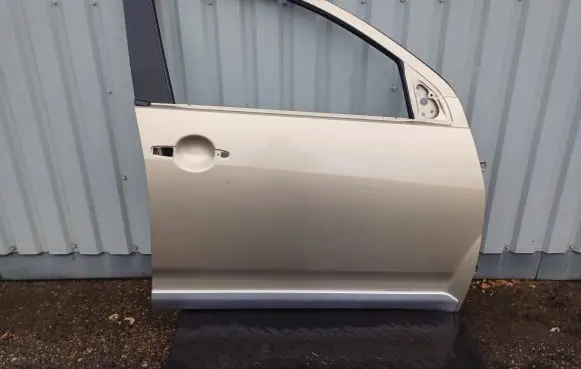 Mitsubishi Outlander Front door